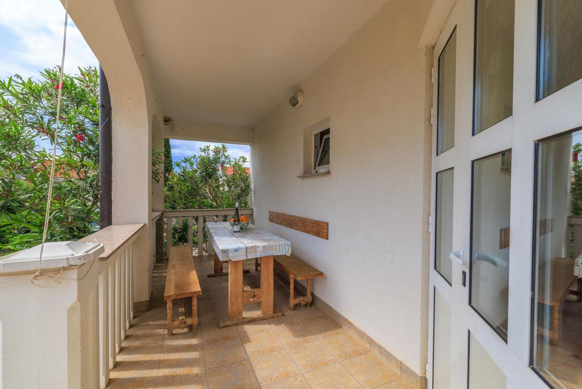 Apartments Mirela Karlobag Exterior photo