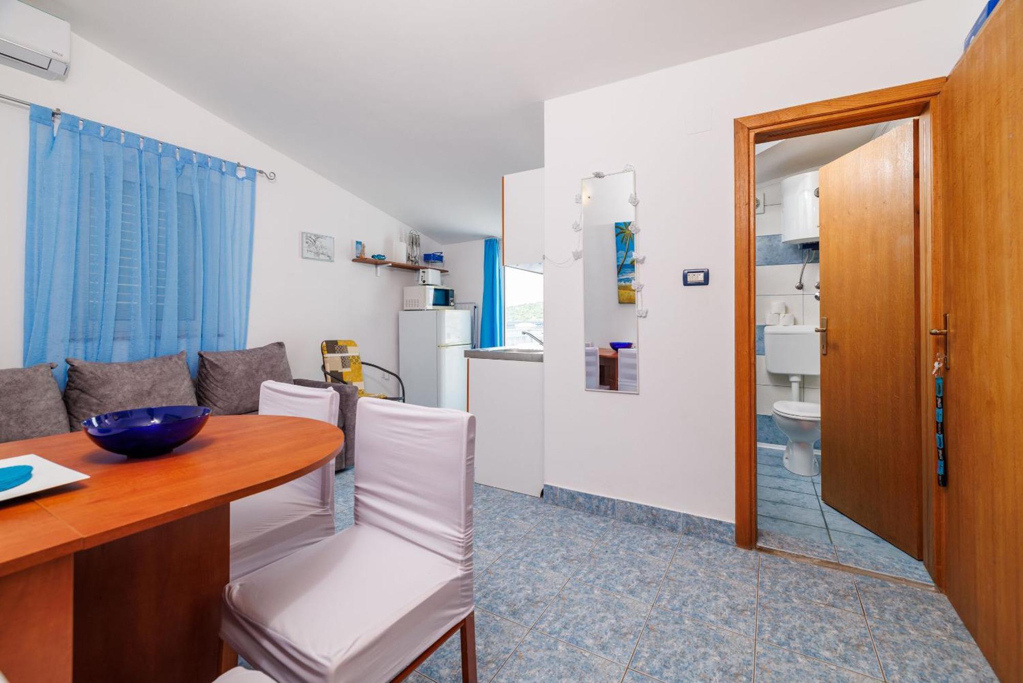 Apartments Mirela Karlobag Exterior photo